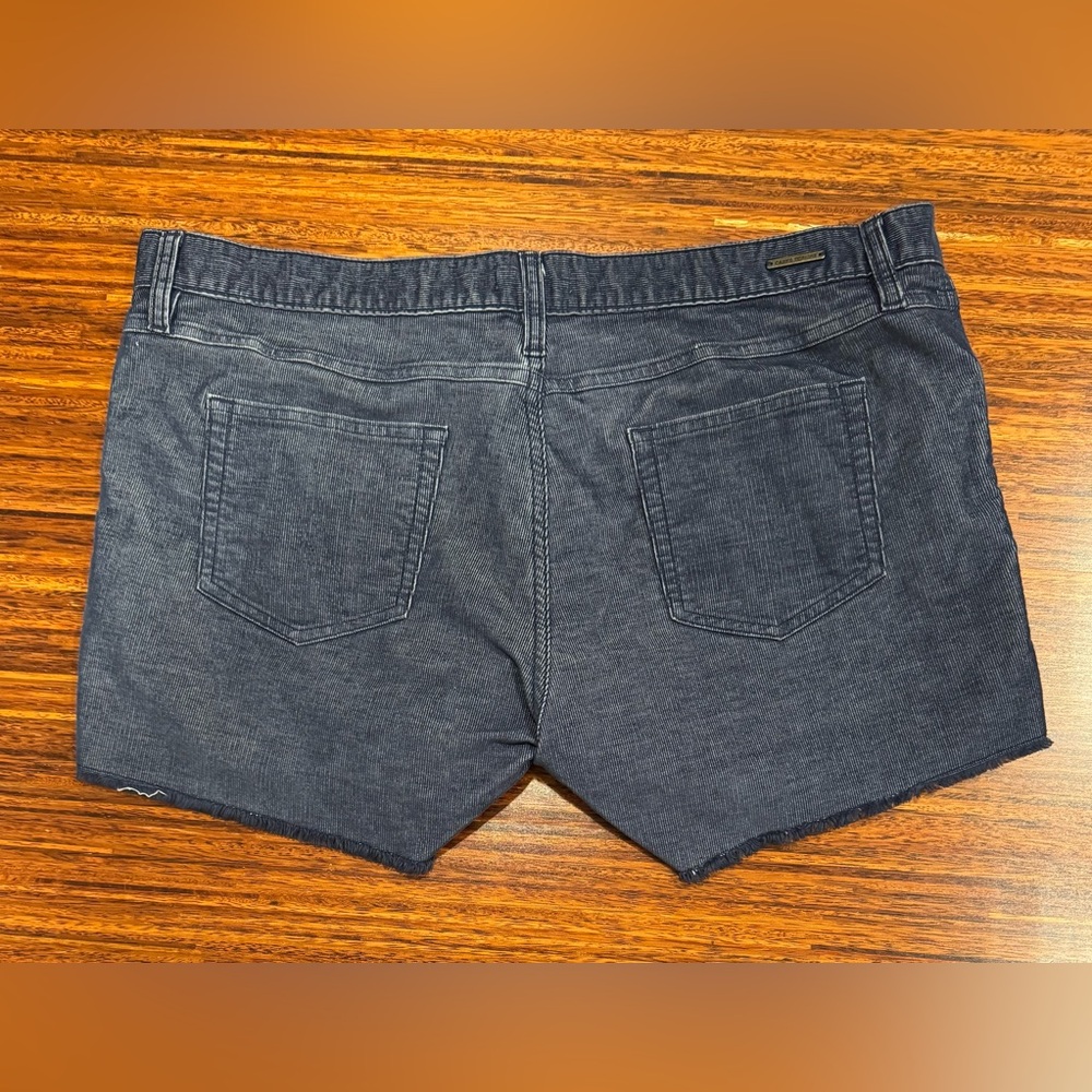 Carve Designs corduroy Dogtown Oahu shorts in dark blue size 14 4” inseam EUC - Picture 3 of 4